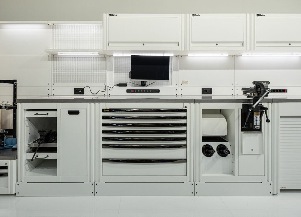 Workshop furniture with tool storage monitor and vise by 3D Beta shown at EICMA fair 2023