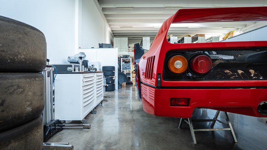 Mobili per officina armadi e cassettiere per attrezzi di 3D Beta visibili nel garage dell'Officina auto Michelotto Automobili