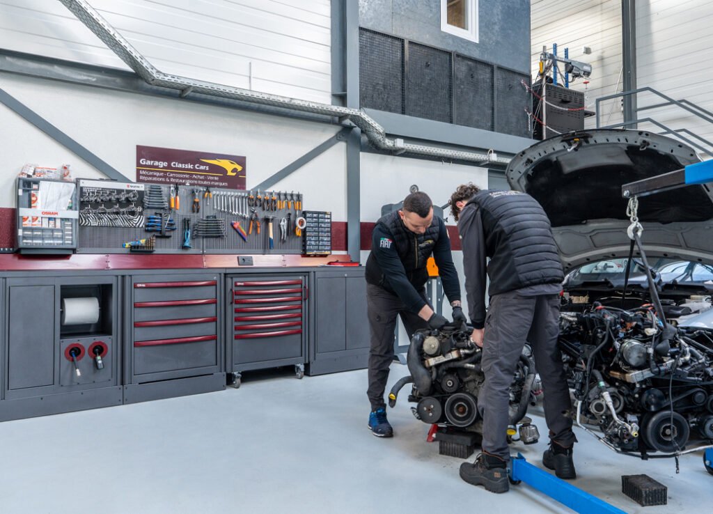 I mobili da officina e gli armadi da officina personalizzati di 3D Beta mantengono organizzata l'autofficina