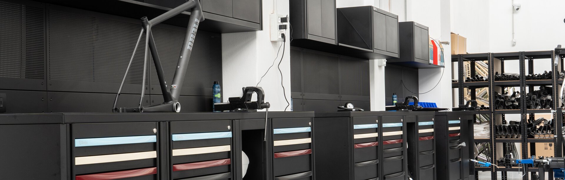 Mobili e armadietti per officina di 3D Beta per riporre in modo organizzato attrezzi e accessori per biciclette