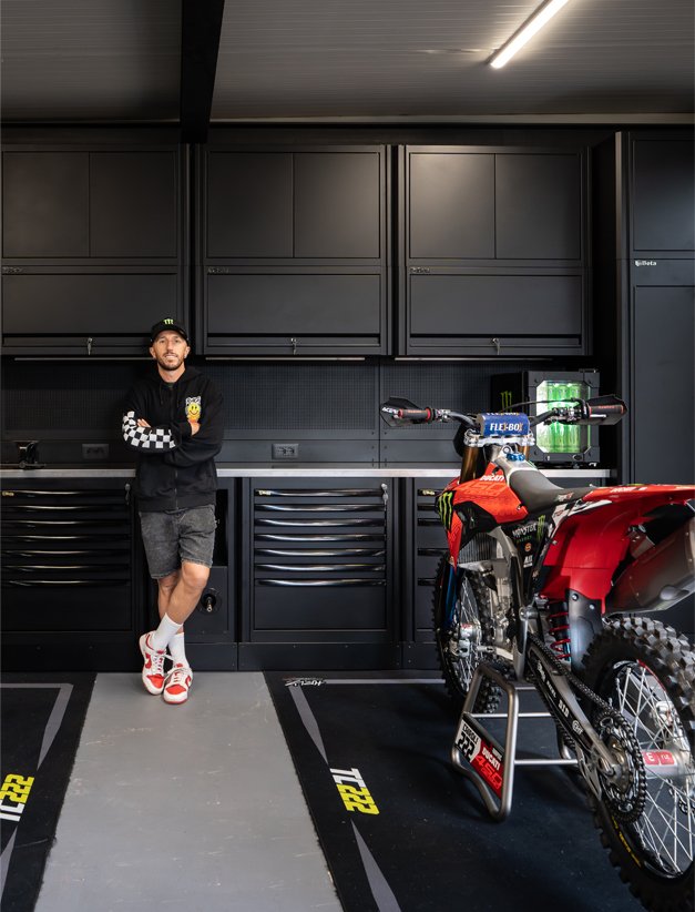 Mobili e armadi da officina in un garage con mobili da officina personalizzati da 3D Beta per l'organizzazione