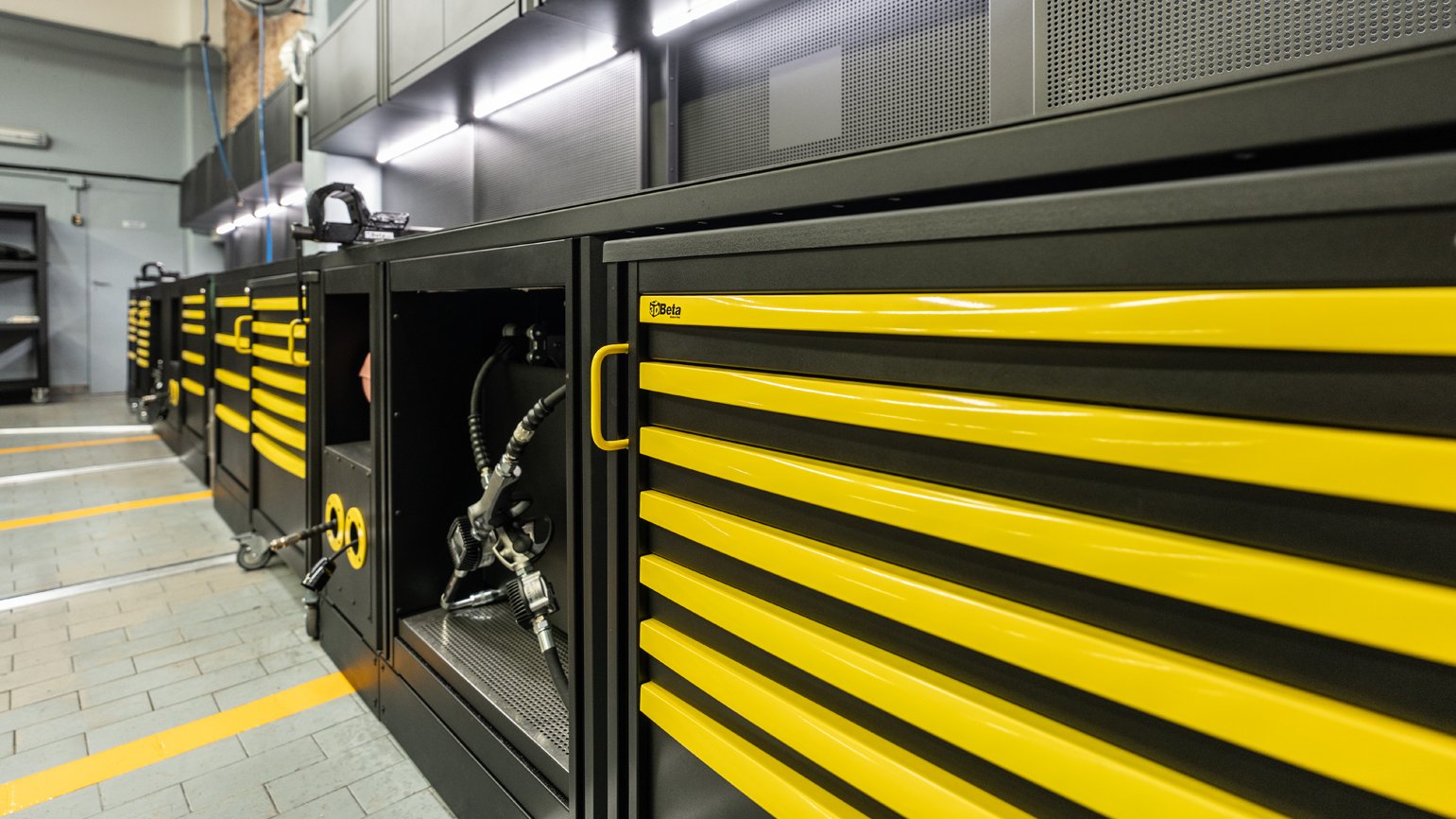 Mobili da officina di 3D Beta per officine e garage con soluzioni di stoccaggio e organizzazione di qualità superiore