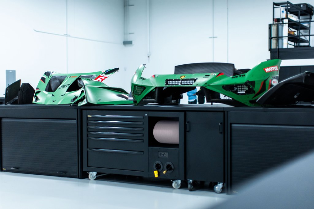 I mobili da officina di 3D Beta migliorano l'organizzazione con armadietti resistenti e superfici di lavoro personalizzate