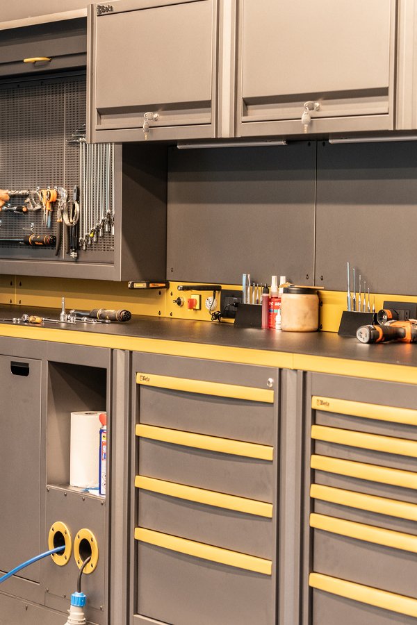 I mobili e gli armadi da officina consentono di organizzare gli strumenti in un ambiente professionale grazie alle soluzioni personalizzate di Beta 3D.