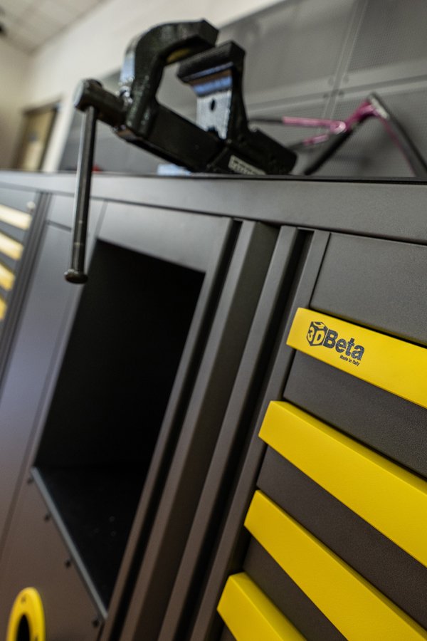 Mobili da officina armadi da officina personalizzati con morsa ideali per negozi di biciclette da 3D Beta per uso professionale