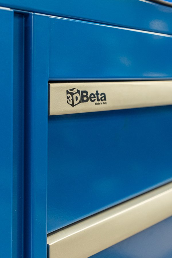 Mobili da officina con marchio Beta 3D su cassetti in metallo ideali per armadi da officina personalizzati e organizzati