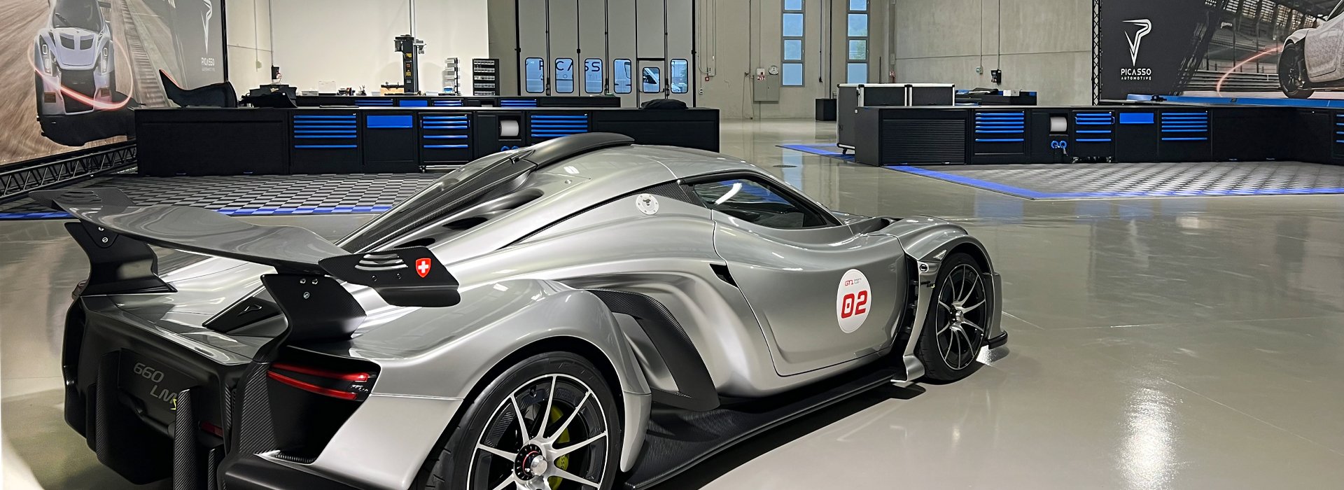 Mobili da officina e armadi da officina di 3D Beta in uno spazio di lavoro pulito con unità di stoccaggio organizzate