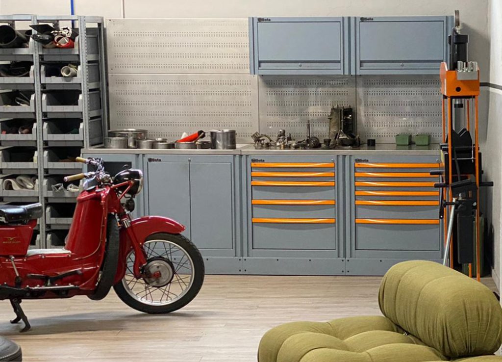 Mobili e armadi da officina di 3D Beta per l'organizzazione personalizzata dell'officina di Brescia Classic Cars