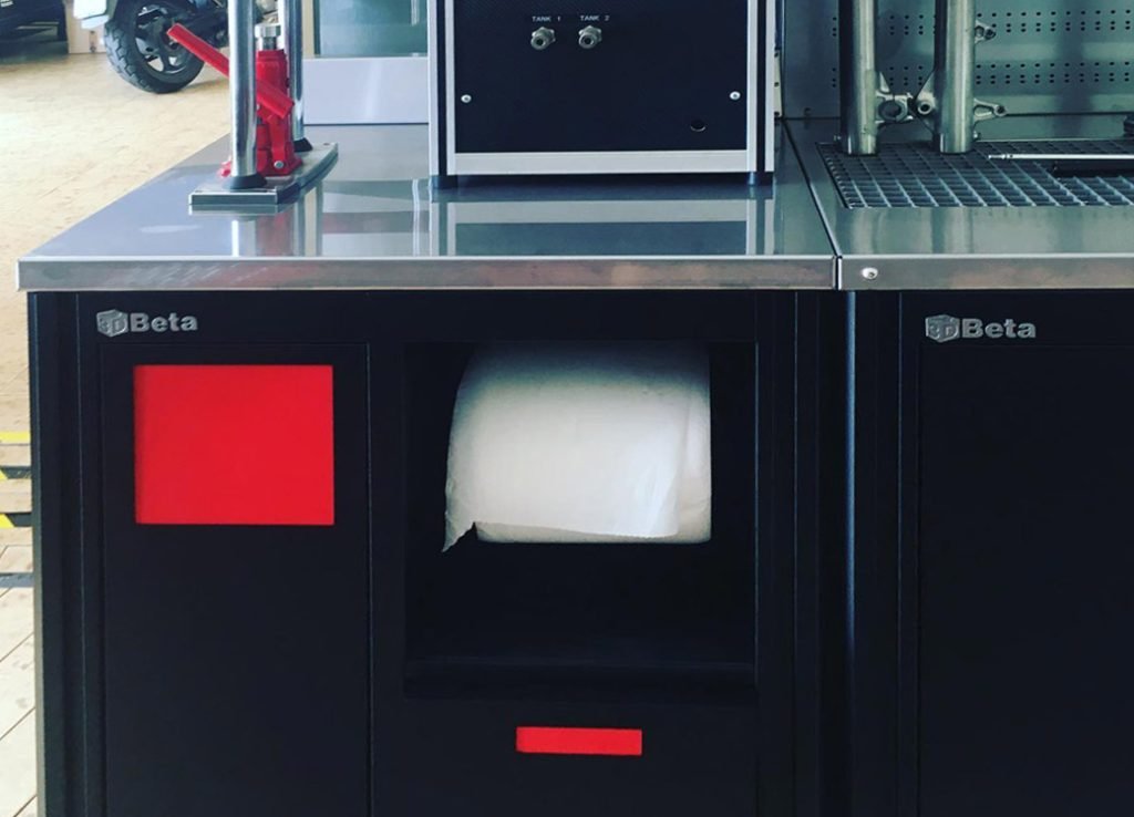 Mobili da officina armadi da officina personalizzati in stile Beta 3D con un pratico scomparto per asciugamani di carta