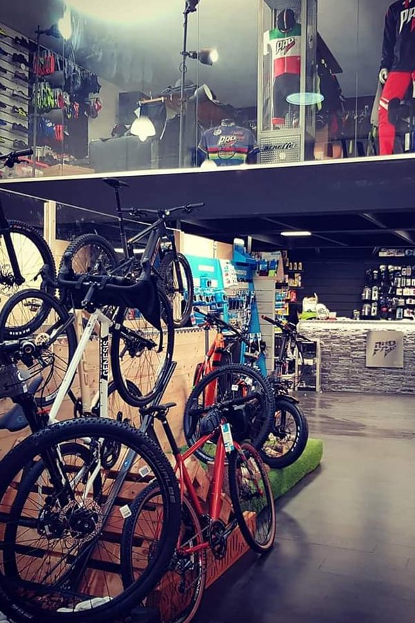 Mobili e armadi da laboratorio di 3D Beta in mostra presso Arredo Officina su Misura Pro Bike Roma