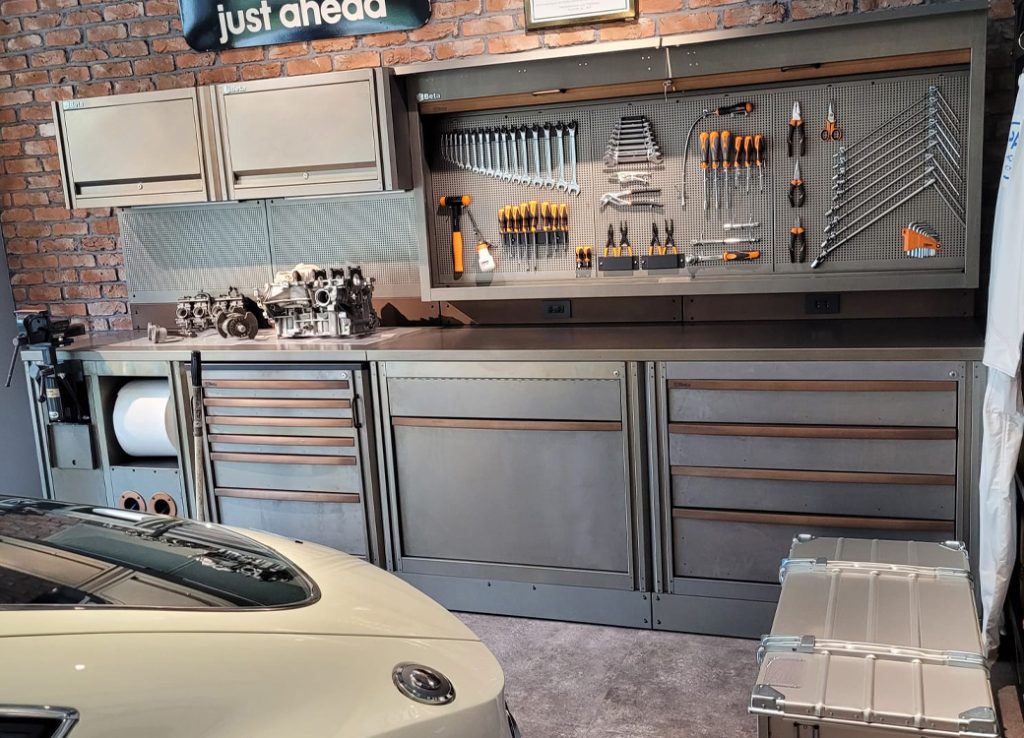 Mobili da officina mobili da officina personalizzati Armadi Beta 3D e pannelli a pioli per organizzare gli utensili